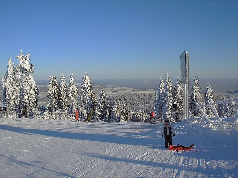 Jak se lyžuje v největším krušnohorském středisku Ski areál Klínovec? Jedním slovem skvěle.