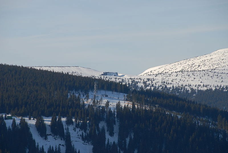 Zalyžujte si na nejširší sjezdovce s umělým osvětlením ve Ski areálu Pec pod Sněžkou