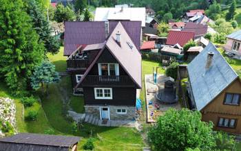 Дерев'яний будинок на Хальні