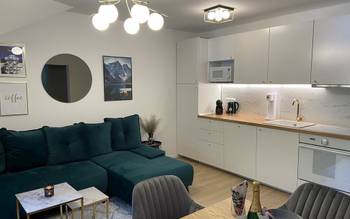 Obývací priestor s kuchynským kútom