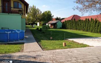 Котеджі та апартаменти Під старим горіхом