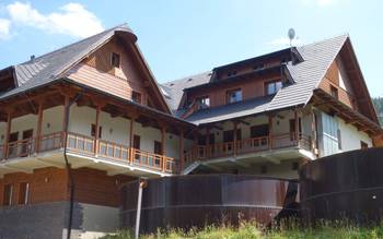Villa Brest outdoor view summer