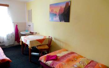 Čtyřlůžkový pokoj se společnou koupelnou