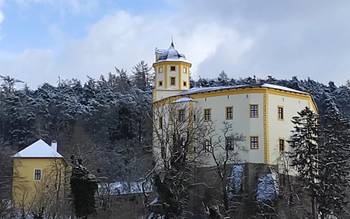 https://www.muzeum-zlin.cz/hrad-malenovice
