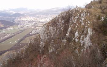 Скелі Брзотінське