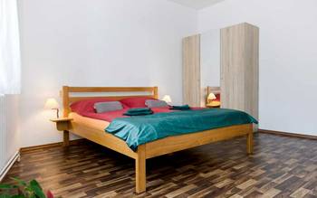 2 - Pokoj s manželskou postelí