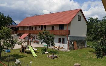 Садиба Біаликова, Погорела