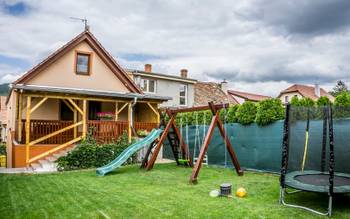 penzion zadní strana - vstup do apartmánů