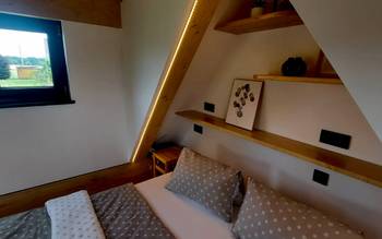 MODŘÍNOVÝ GLAM HOUSE