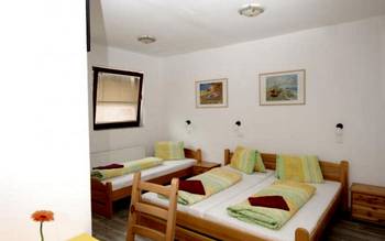 Třílůžkový pokoj s kuchyňkou