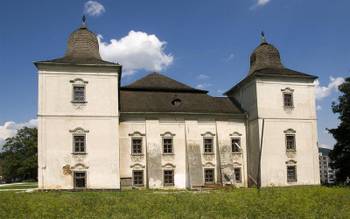 Dežöfiovský mansion in Hanusovce over Topl&#39;ou