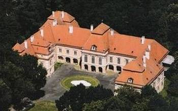 Kaštieľ vo Veľkých Levároch