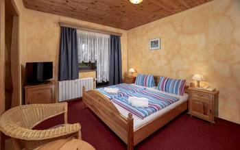 Dvojlůžkový pokoj s přistýlkou a balkonem - Hotel Martin