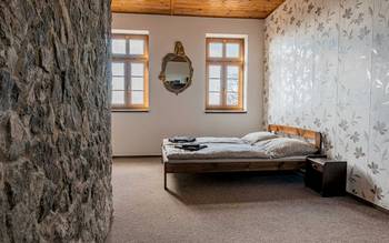 Dvoulůžkový pokoj s manželskou postelí