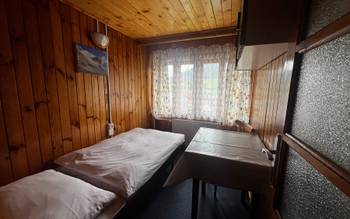 Jednolôžková izba, poschodie