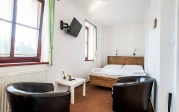 Dvoulůžkový pokoj s manželskou postelí