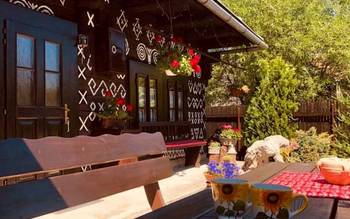 Розписана дерев’яниця в Чічманах
