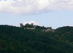 Dobrovodský castle ruins