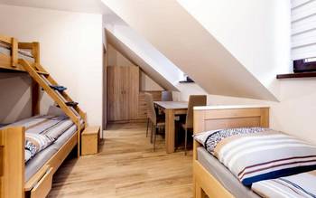 Čtyřlůžkový apartmán s palandou a přistýlkou č. 1