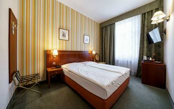 Dvoulůžkový pokoj s manželskou postelí