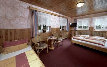 Dvojlůžkový pokoj + dvojitá přistýlka - Hotel Kristýna