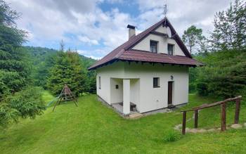 Хатинка під лісом