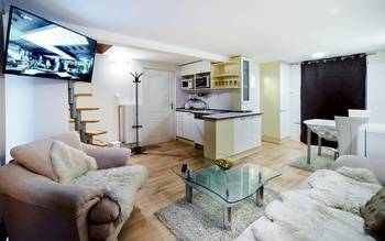 Nice, dvoulůžkový samostatný domeček s terasou