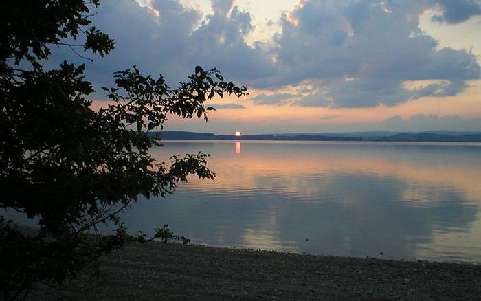 Za mořem nemusíte do zahraničí. Přijeďte k Východočeskému moři na vodní nádrž Rozkoš.