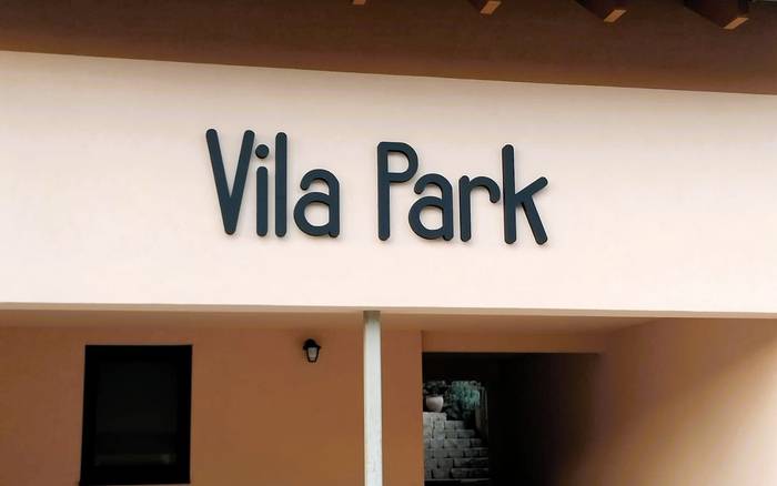 Vila Park parkovisko a vstup Apartmán Luxus