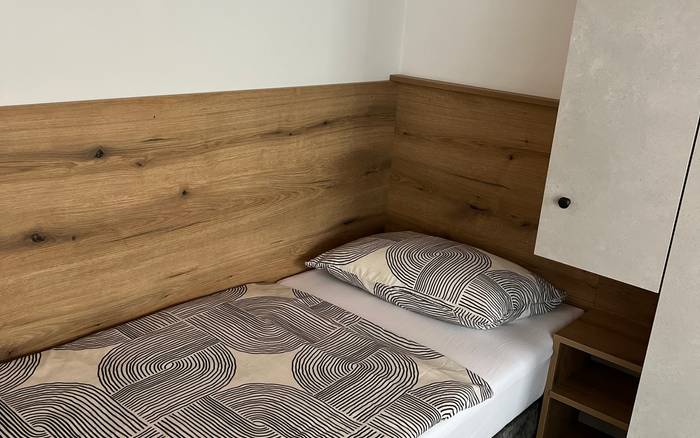 Apartmán č.1 - spálňa s tromi pevnými lôžkami,