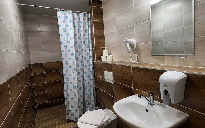 Dvojlôžková izba s manželskou posteľou