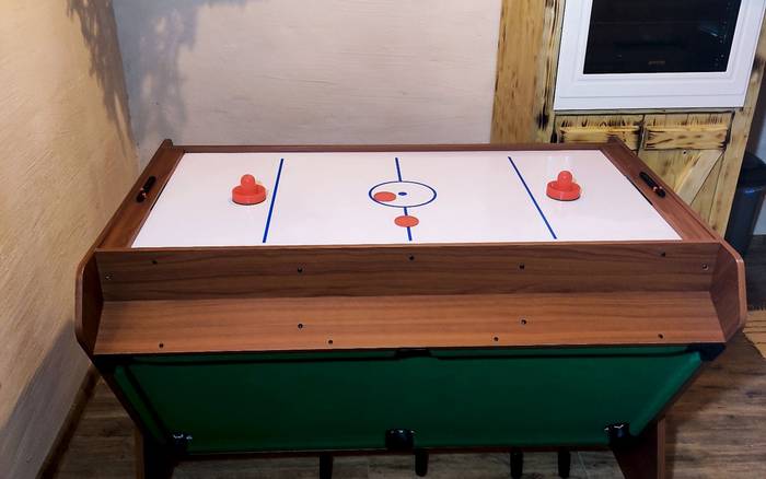 Air hockey