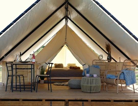 Glamping na kopečku u vinohradu