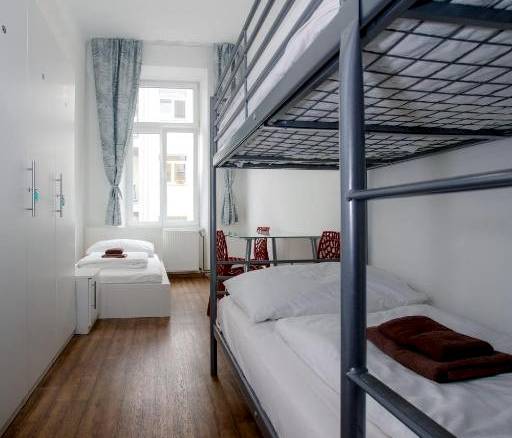 Dámský dorm (společný pokoj dámský) - sdílená koupelna