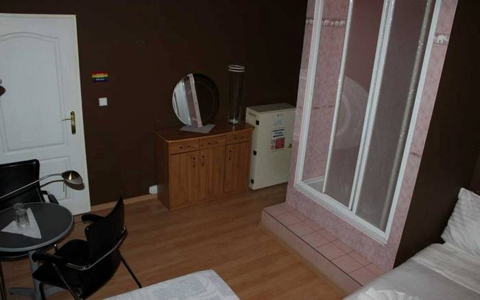 Pokoj 1 pro tři osoby s vlastní sprchou