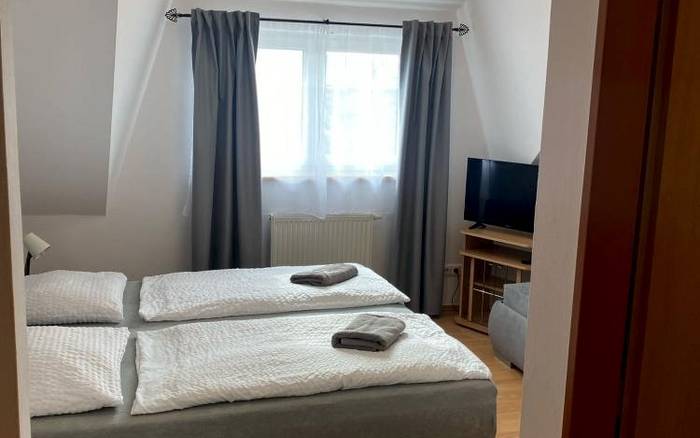 Dvoulůžkový pokoj - žlutá budova