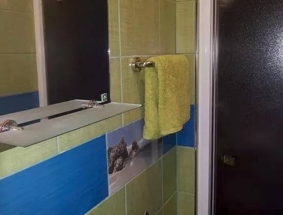 Jednolůžkový pokoj s vlastní koupelnou a přímým vchodem na terasu