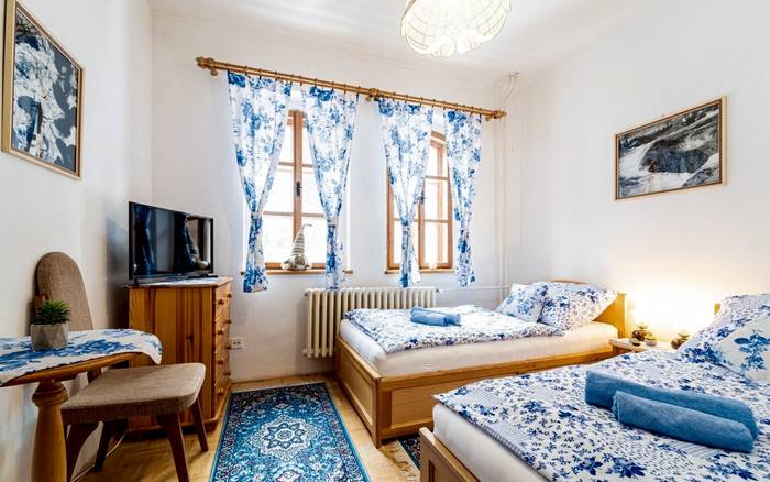 Dvojlôžková izba – manželská posteľ alebo 2 oddelené postele