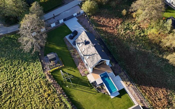 Na zewnątrz