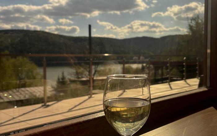 Будиночок біля води