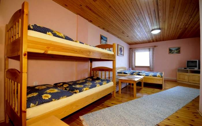 Štvorlôžková izba s poschodovou posteľou