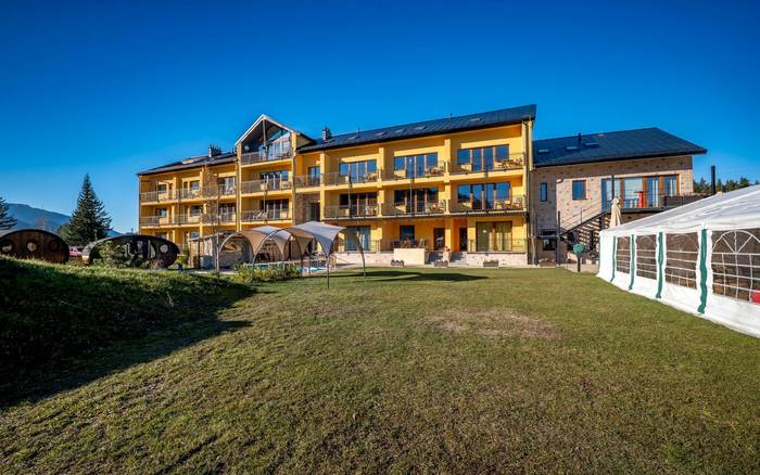 Dovalovec Resort nádvorie