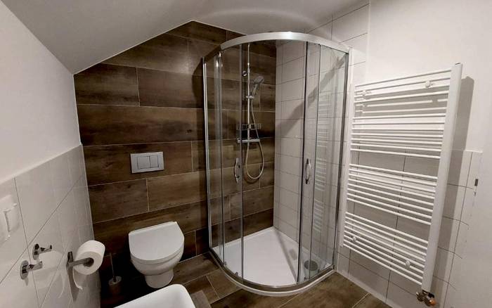 Rodinný apartmán s kúpeľňou, manželská posteľ + prístelky