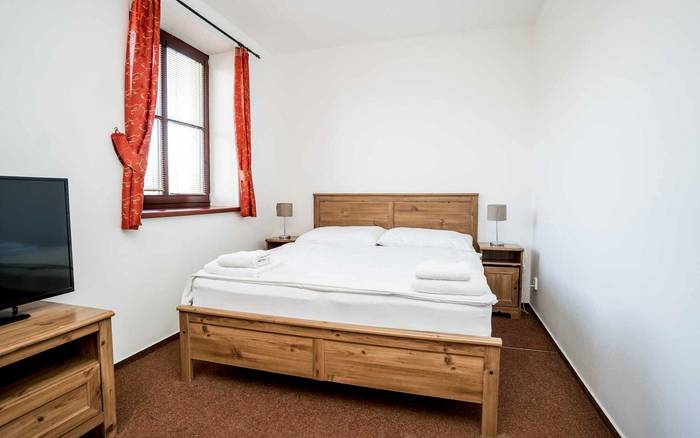 Dvoulůžkový pokoj s manželskou postelí a přistýlkou