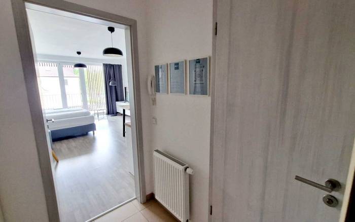 Studio 1+kk a balkonem s manželskou postelí