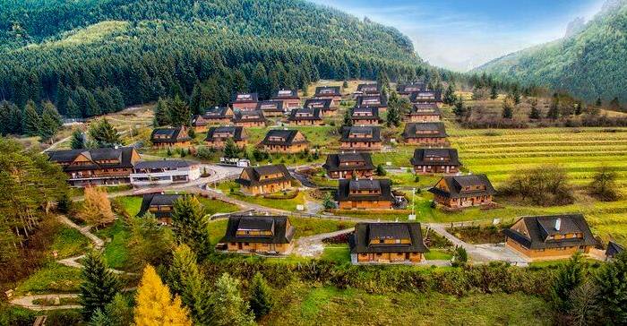 Дерев'яна хижа Веверіца