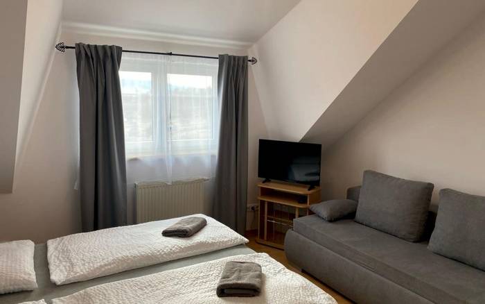 Dvoulůžkový pokoj - žlutá budova