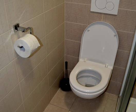 Dvoulůžkový pokoj s koupelnou a společnou kuchyňkou