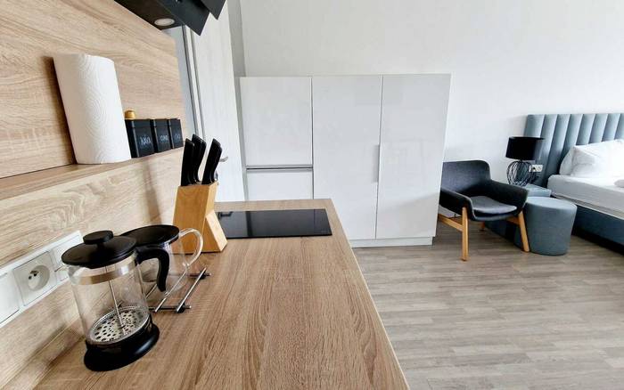 Studio 1+kk a balkonem s manželskou postelí