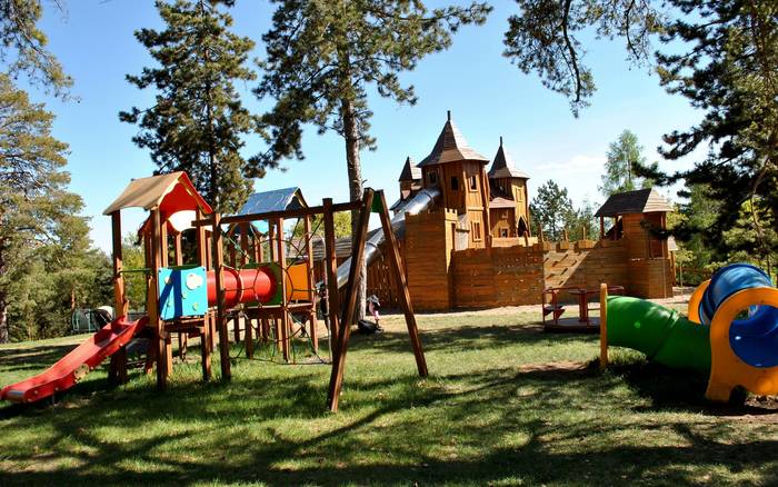 Bojnice - drevený hrad pri Vyhliadkovej veži Čajka